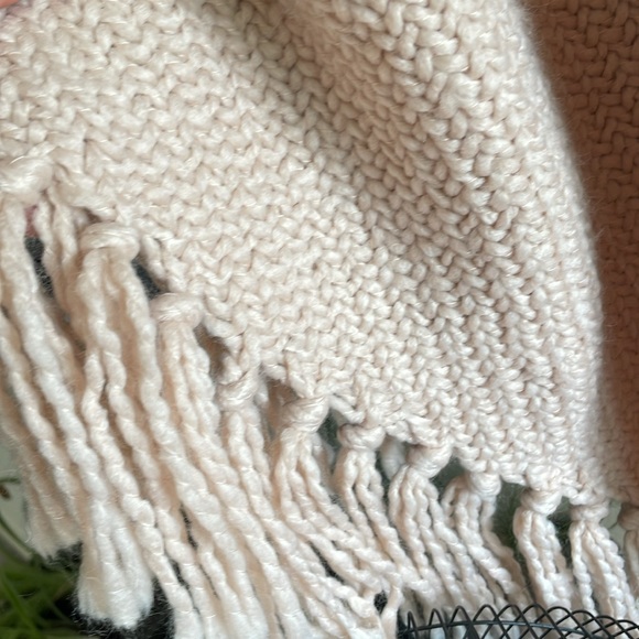 Modena Shawl - Picture 5 of 6